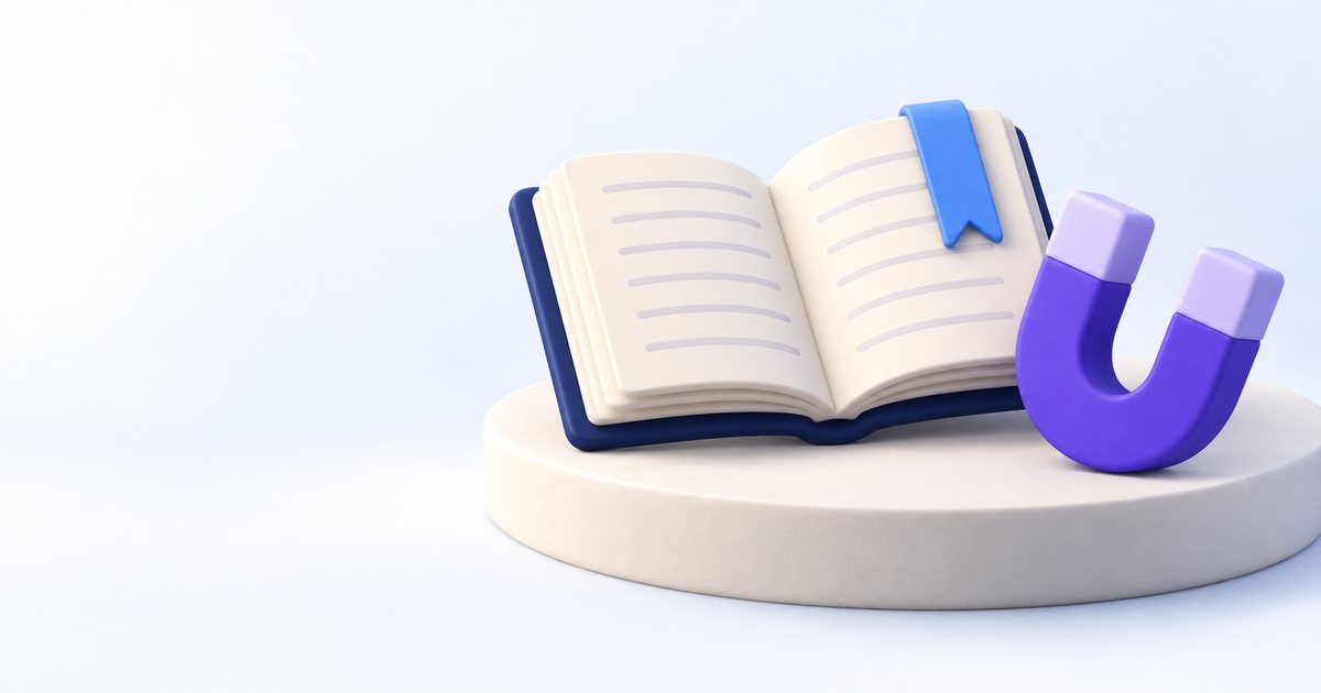 Cahier crème ouvert près d’un aimant violet et d’un signet bleu